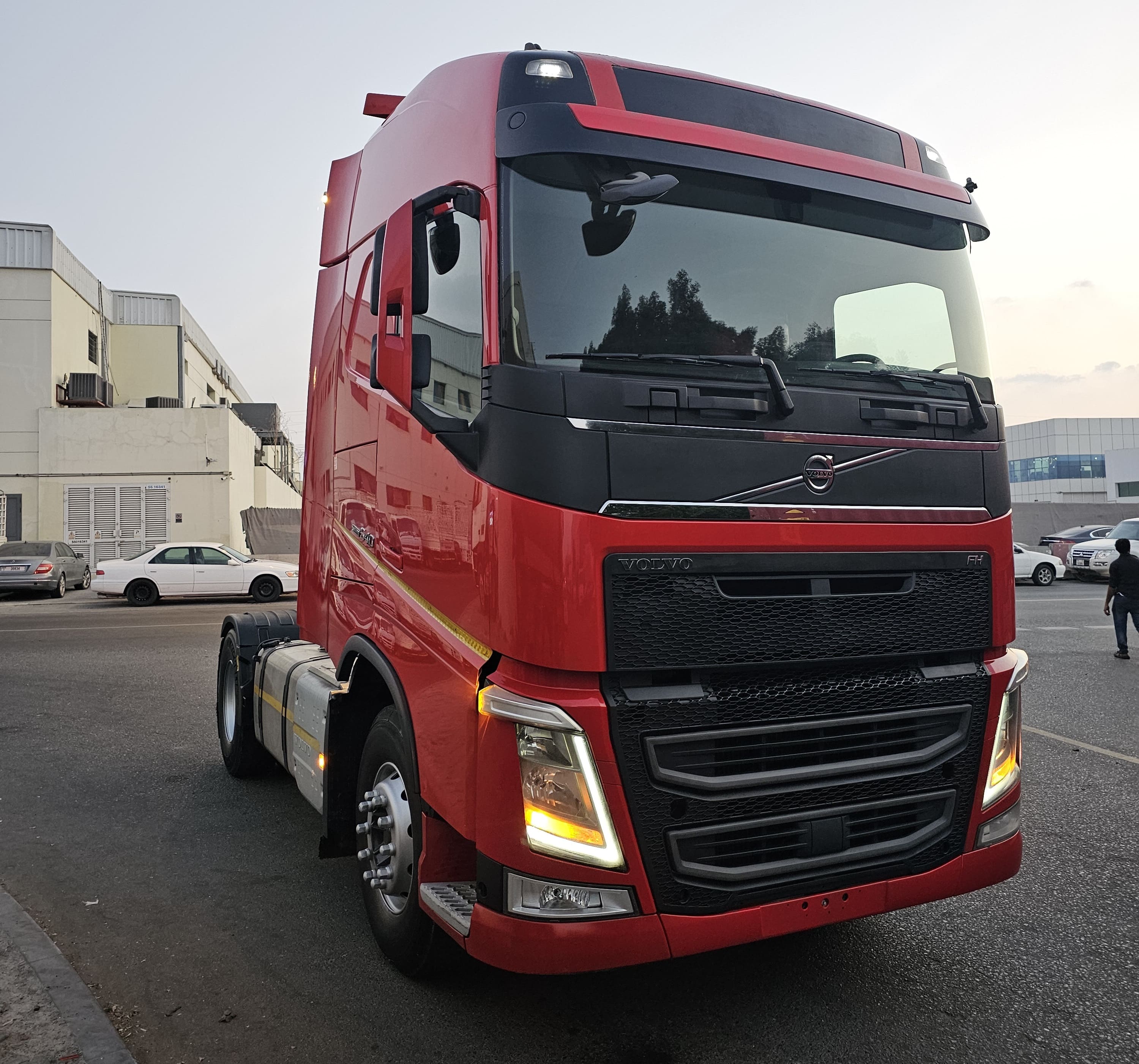 FH-500-red-used-truck-dubai